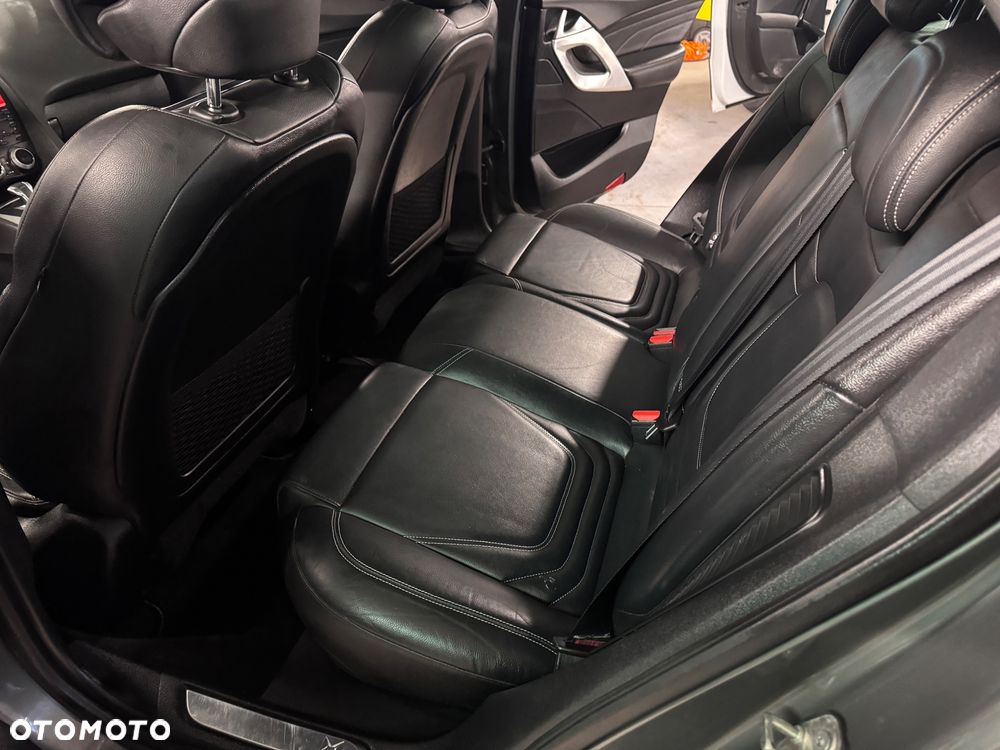 Citroën DS5 Hybrid4 EGS6 SportChic - 4