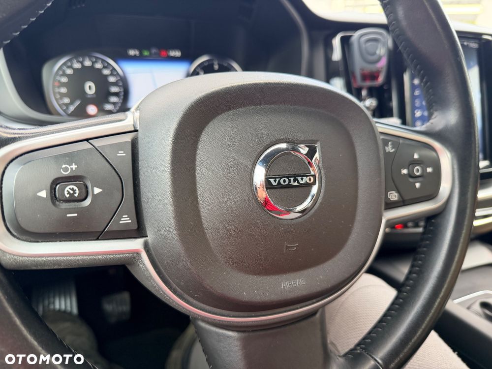 Volvo XC 60 D3 Momentum - 40