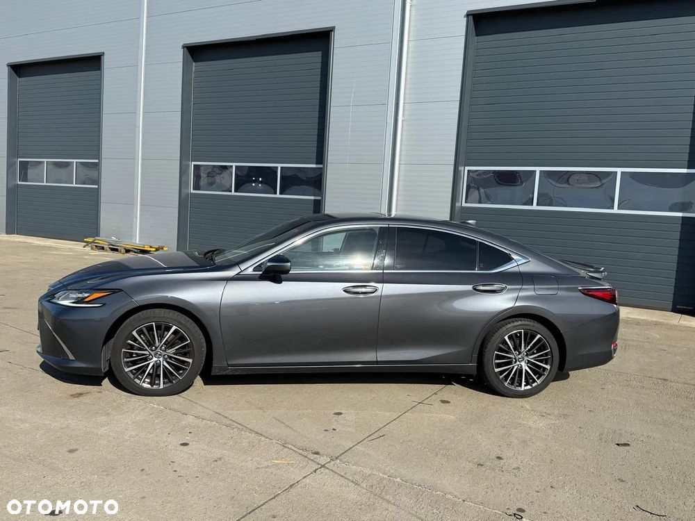 Lexus ES - 3