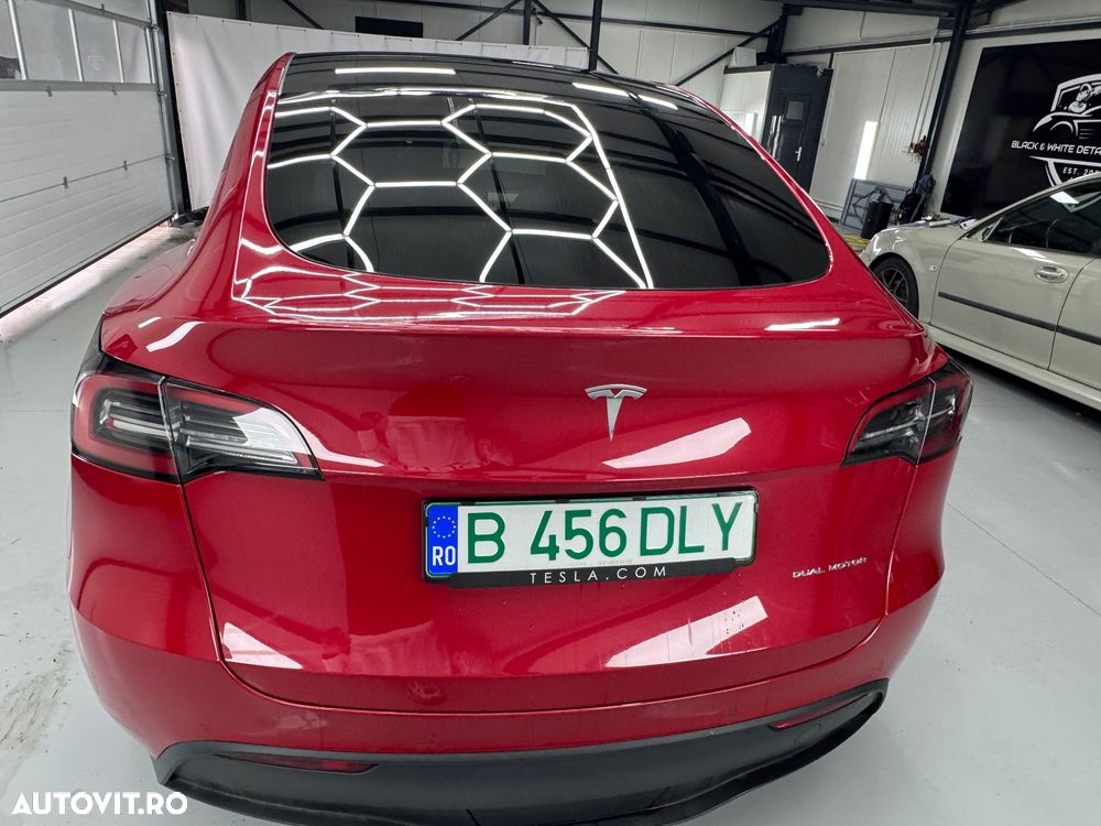 Tesla Model Y - 5