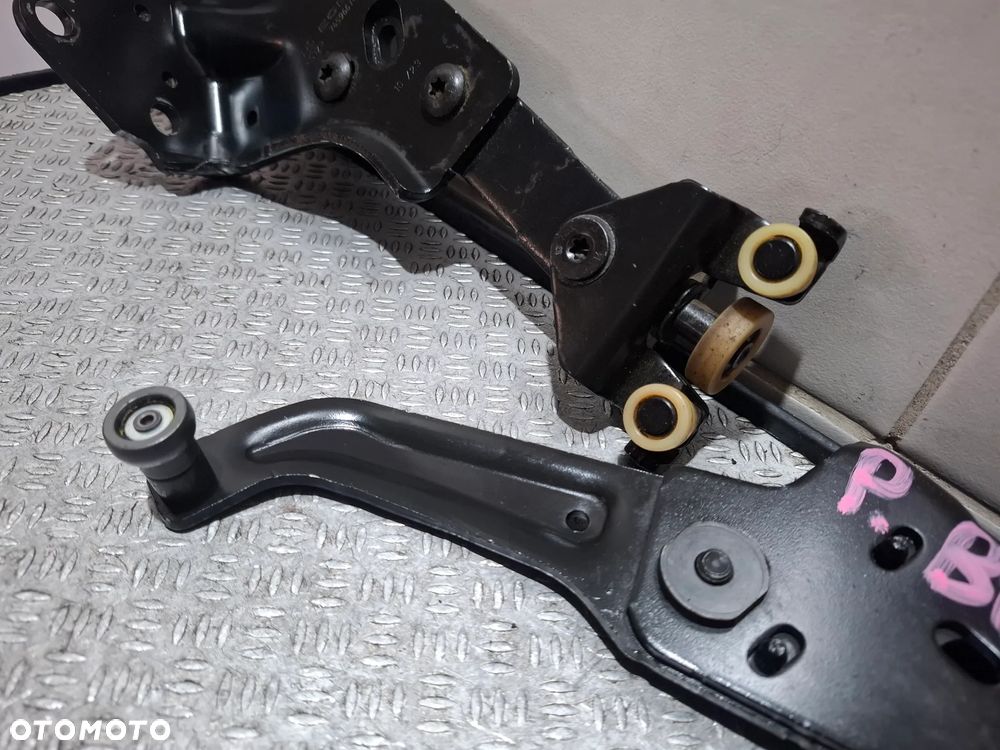 Rolki prowadnice drzwi przesuwnych prawych komplet Renault Kangoo IV 2024 rok - 3