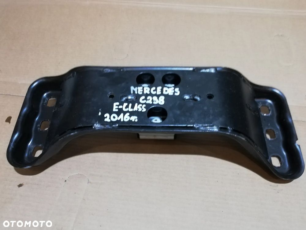 ŁAPA PODUSZKA SKRZYNI MERCEDES W238 A2132406100 - 2