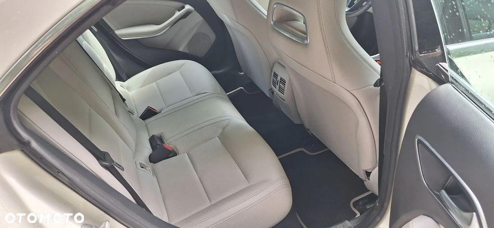 Mercedes-Benz CLA 250 7G-DCT Peak Edition - 9