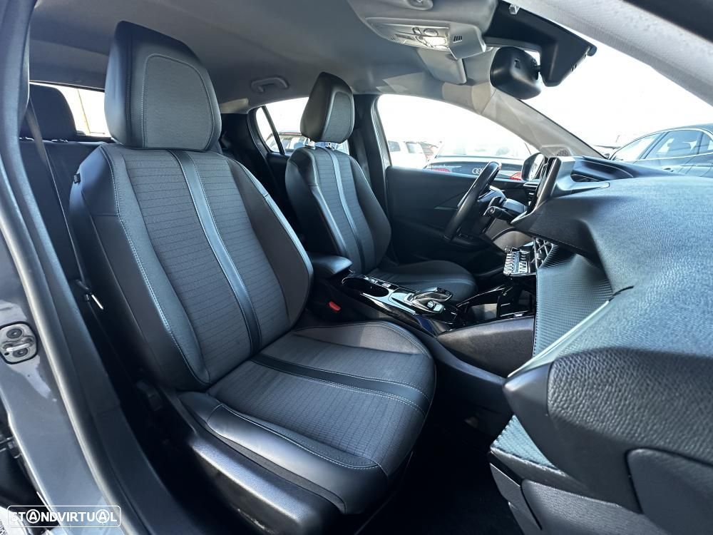 Peugeot 208 1.2 PureTech Allure EAT8 - 37