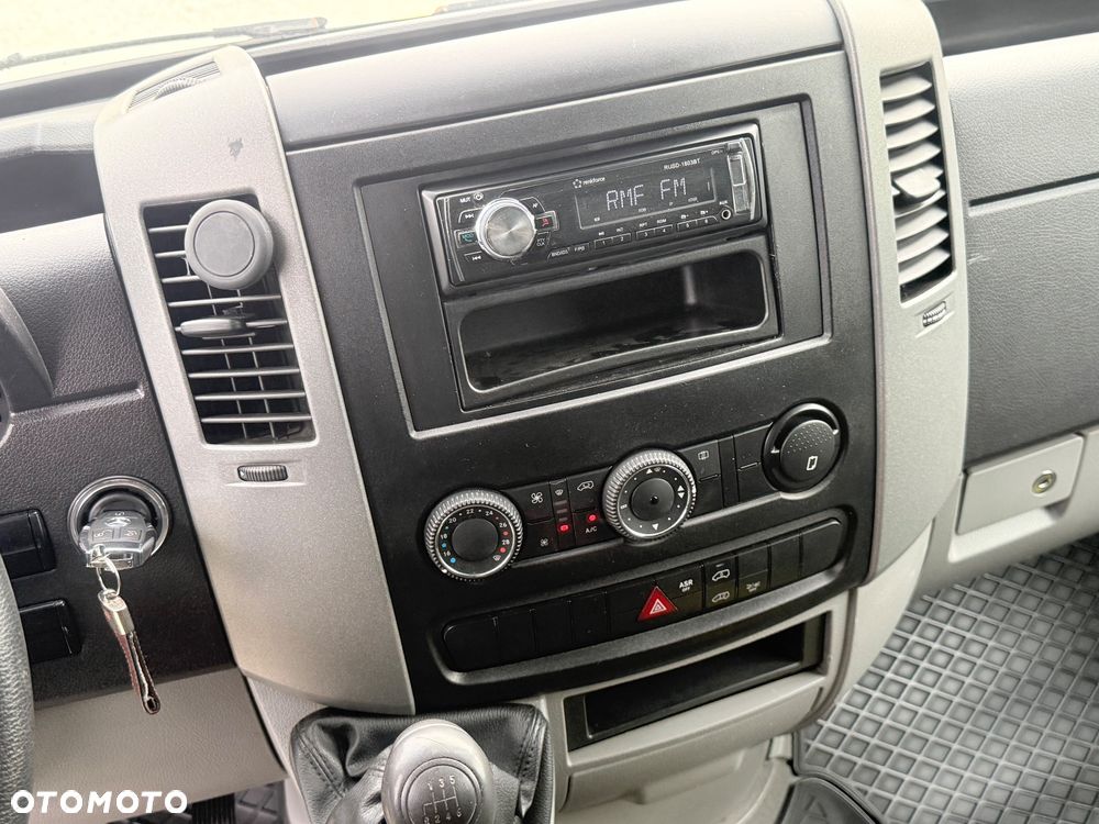 Mercedes-Benz Sprinter - 15