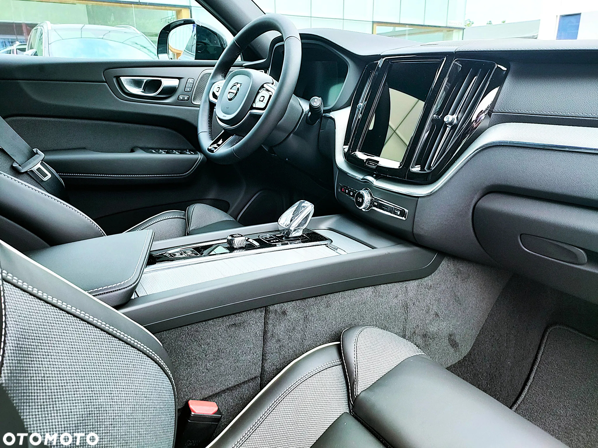 Volvo XC 60 T6 Plug-In Hybrid AWD Ultra Dark - 12