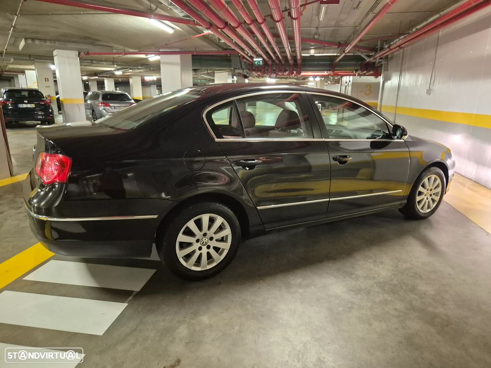 VW Passat 2.0 TDI Confortline - 9