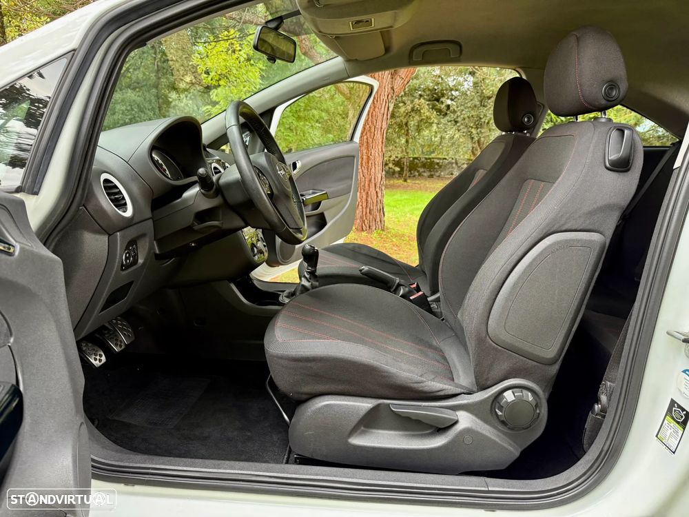 Opel Corsa 1.2 Black Edition - 20