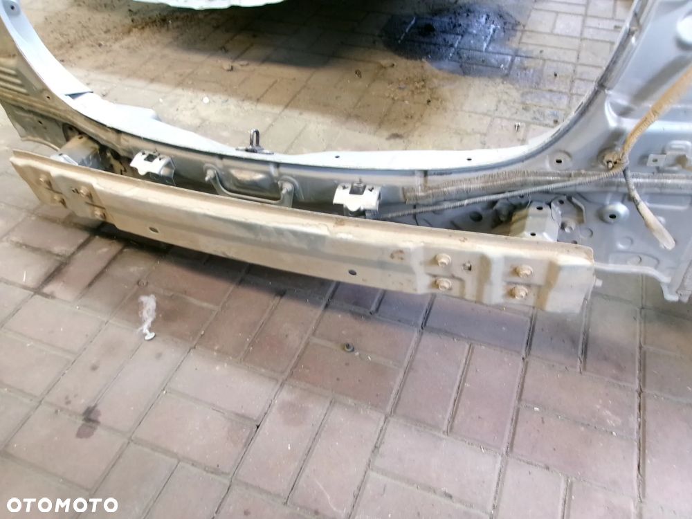 PAS TYLNY TOYOTA AURIS II  KOMBI - 2