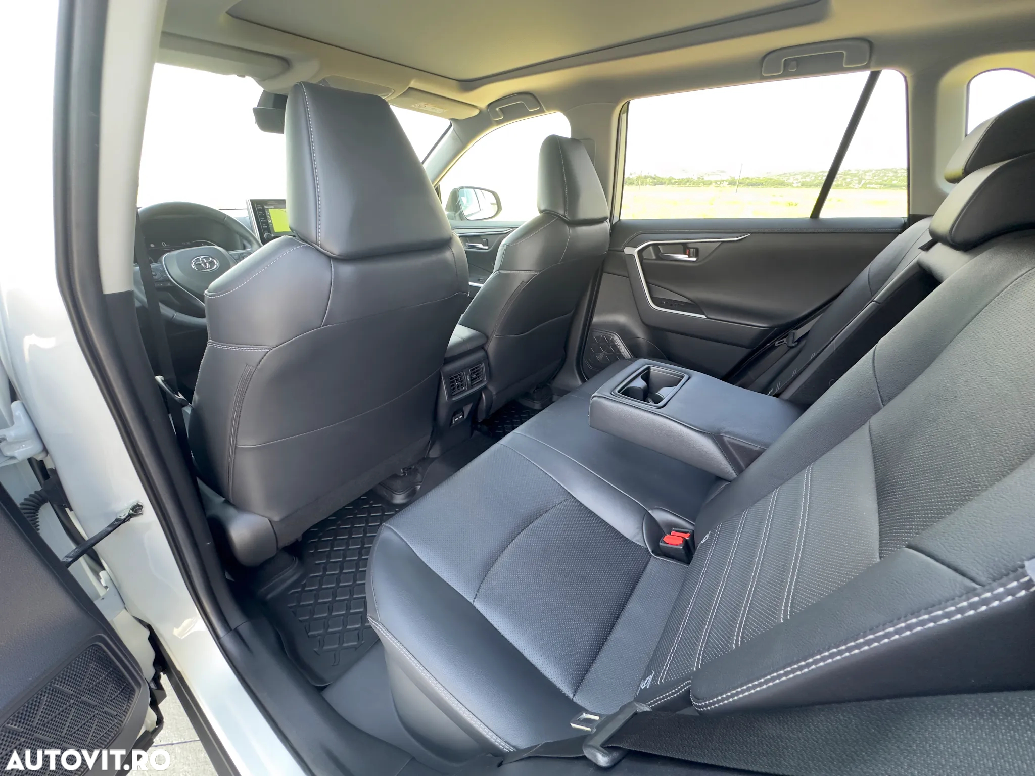 Toyota RAV4 2.5 Hybrid VVT-iE 4x4 Luxury Premium - 16