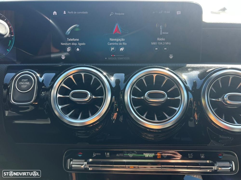 Mercedes-Benz A 250 Limousine e AMG Line - 34