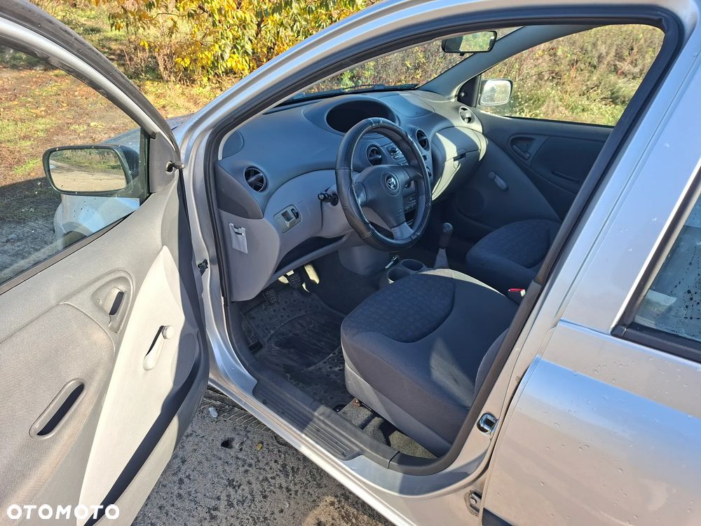 Toyota Yaris - 4