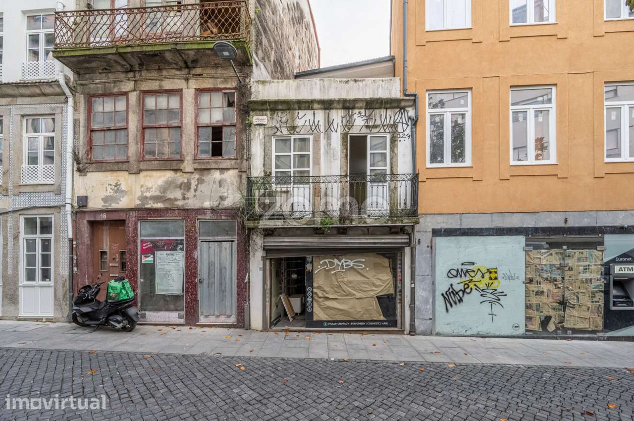 Prédio junto à Praça dos Poveiros – Excelente Oportunidade no Porto... - Grande imagem: 3/13