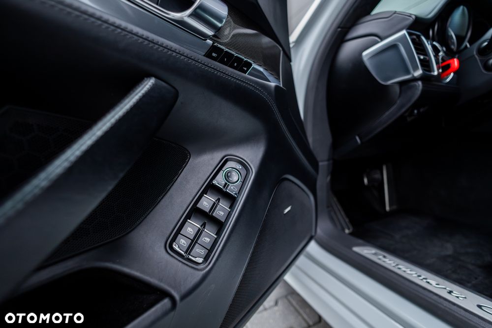 Porsche Panamera GTS PDK - 15