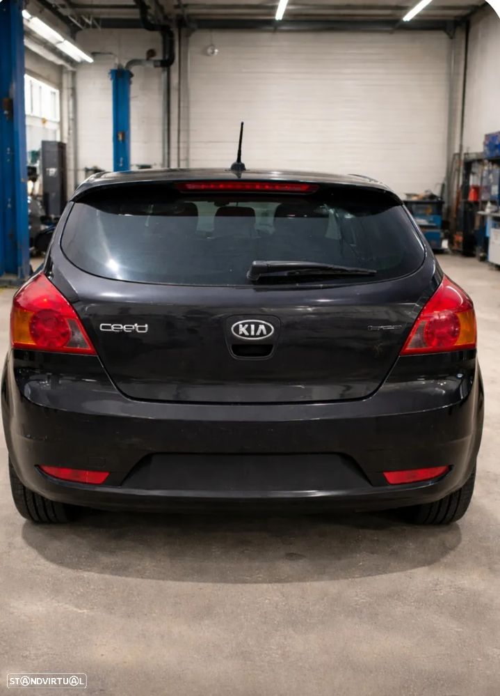 Kia Ceed S Coupé 1.6 CRDi EX - 1