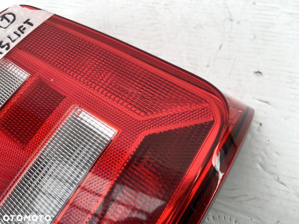 VW TRANSPORTER T5 LIFT 10- LAMPA TYLNA PRAWA DRZWI SKRZYDEŁKOWE 7E0945096T - 4