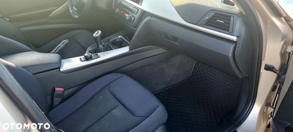 BMW Seria 3 316i - 27