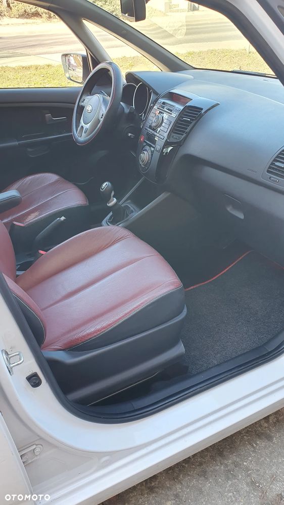 Kia Venga 1.6 CVVT Titanium Collection - 18