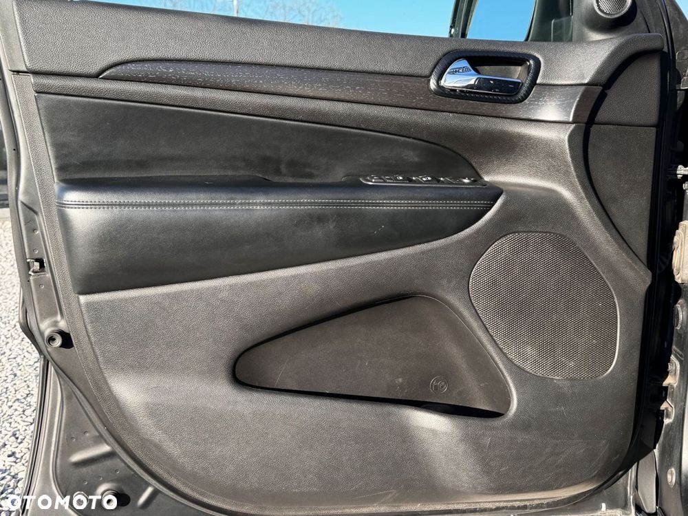 Jeep Grand Cherokee - 15