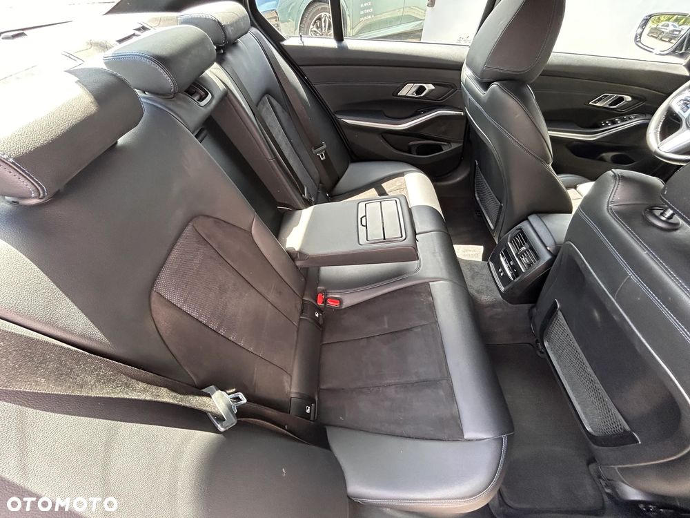 BMW Seria 3 330i xDrive M Sport sport - 20