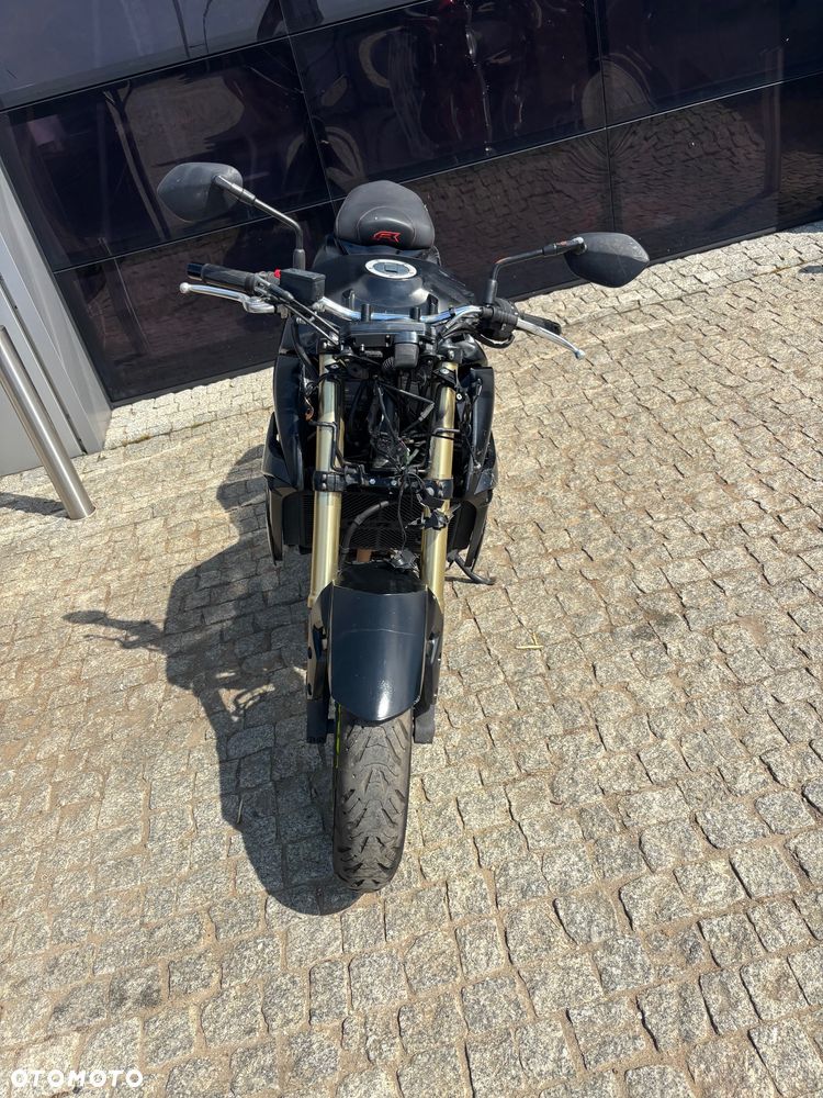 Suzuki GSR - 7