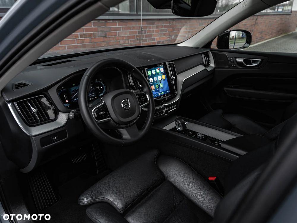 Volvo XC 60 B4 D Plus Dark - 21