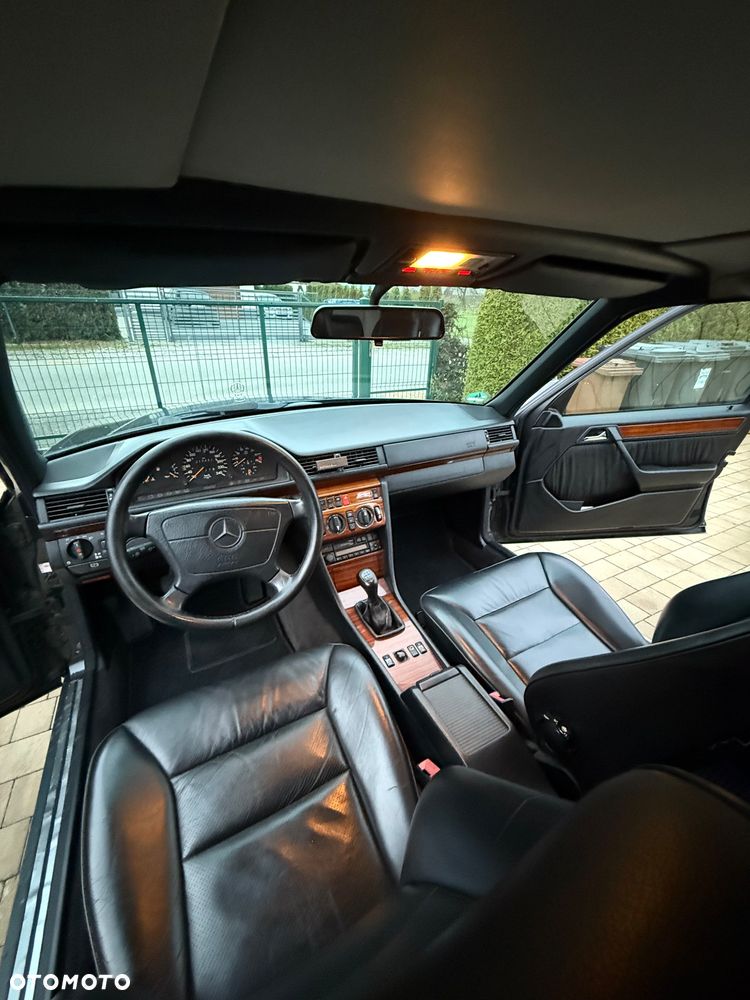 Mercedes-Benz W124 (1984-1993) - 12