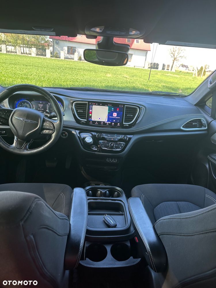 Chrysler Pacifica - 11