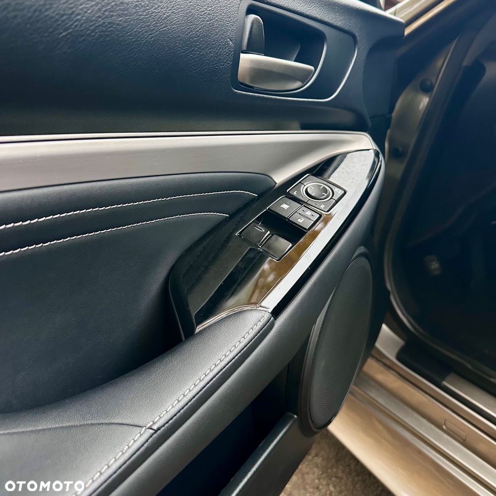 Lexus RC 300h - 21