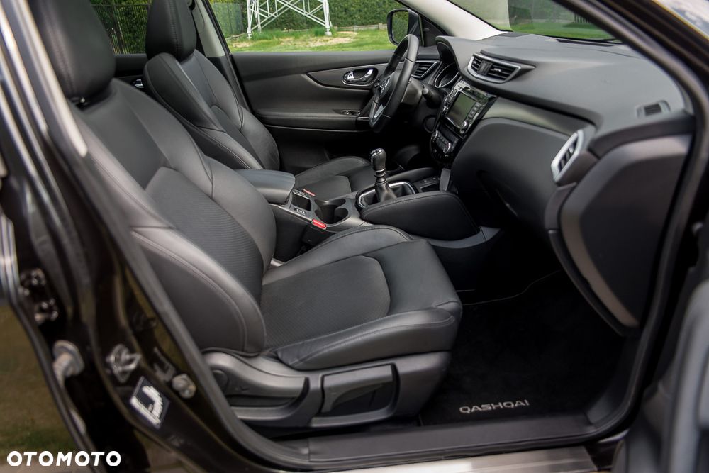 Nissan Qashqai 1.3 DIG-T Tekna - 25