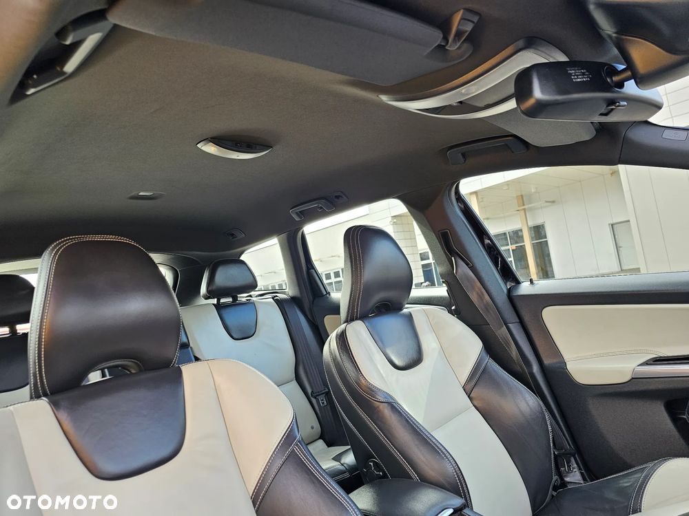 Volvo XC 60 D4 Momentum - 25