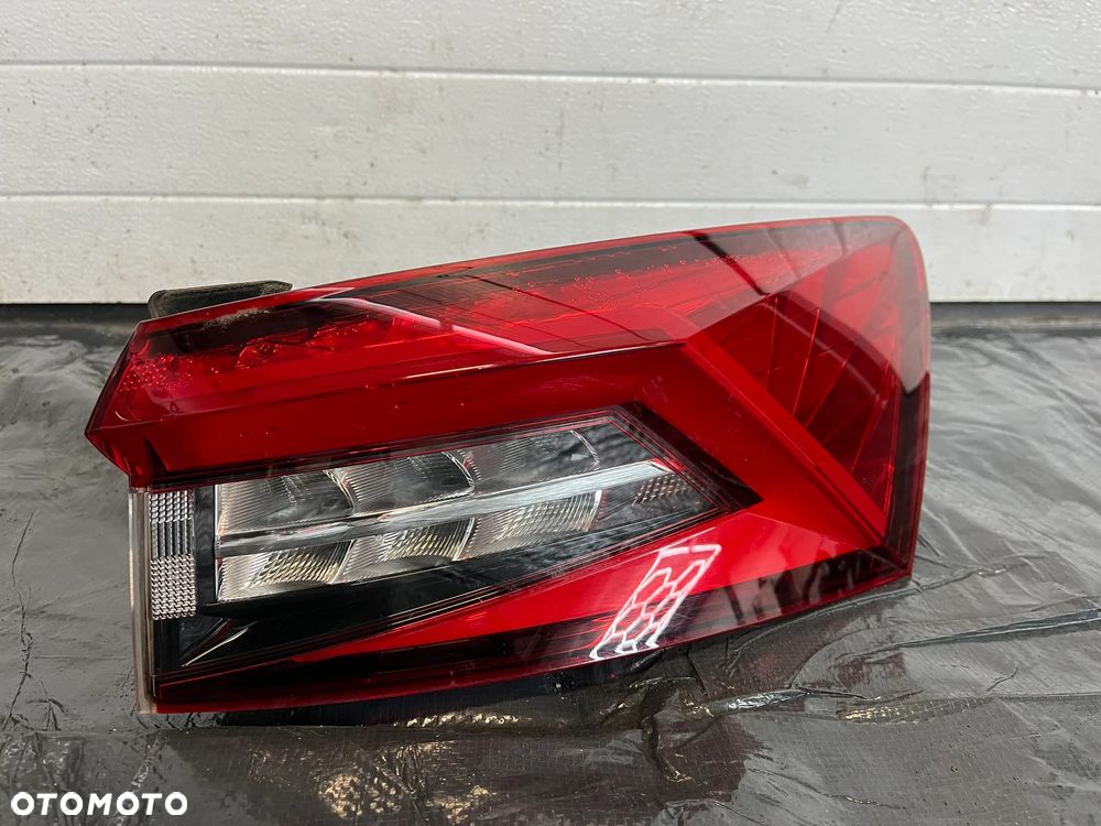 Skoda Kodiaq lampa prawy tył 565945208A