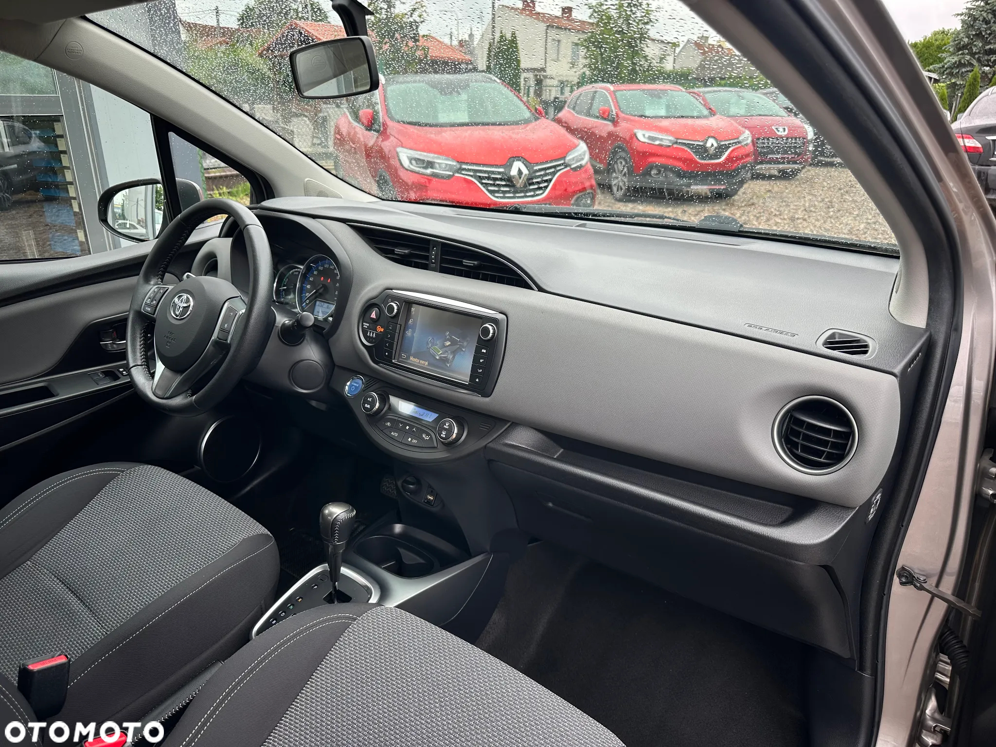 Toyota Yaris - 10