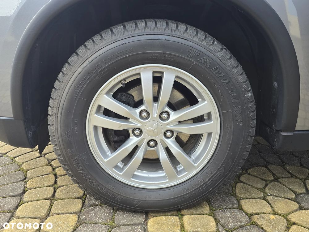 Mitsubishi Outlander 2.2 DID Intense + 4WD - 37