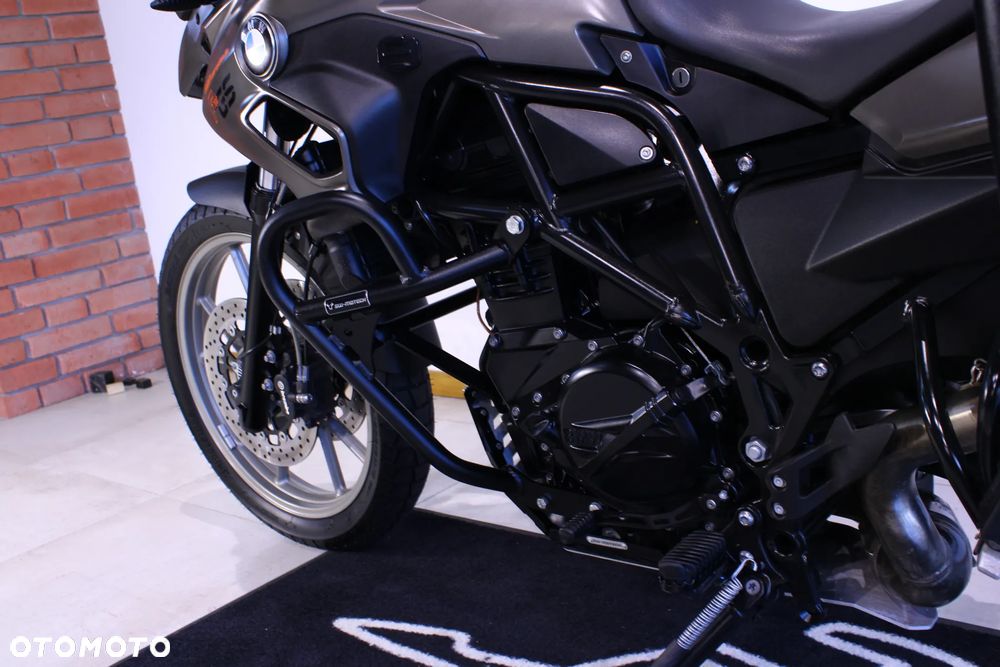 BMW F - 25