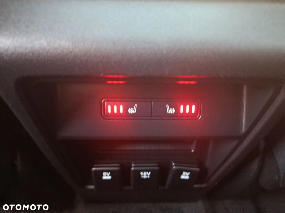 Land Rover Discovery Sport TD4 HSE Luxury - 23