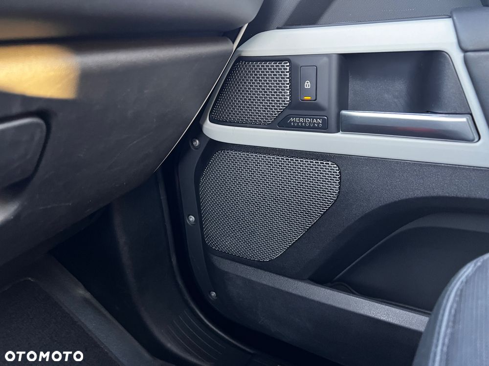 Land Rover Defender - 21