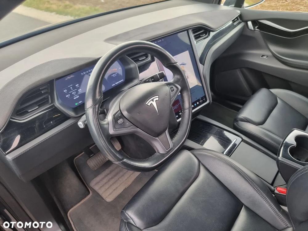Tesla Model X - 13