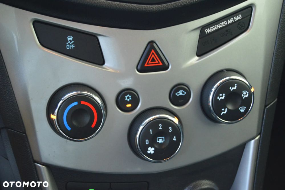 Chevrolet Trax 1.6 LS - 27