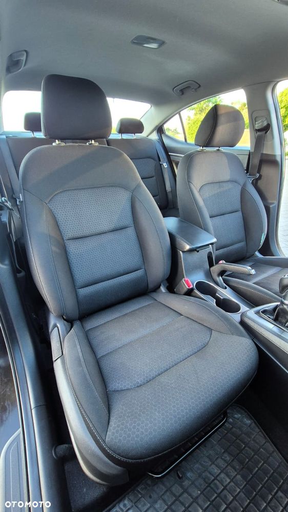 Hyundai Elantra 1.6 CRDi Style - 18