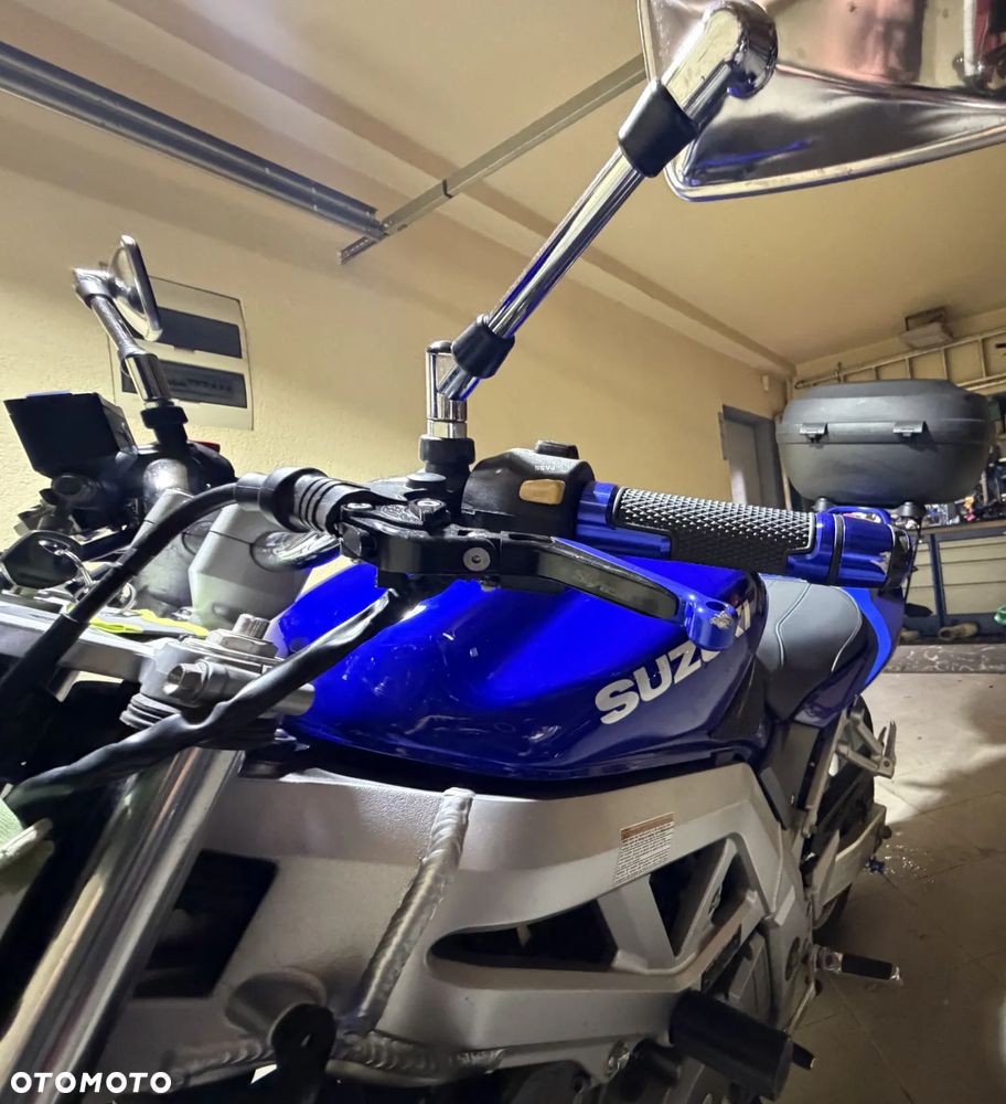 Suzuki SV - 8