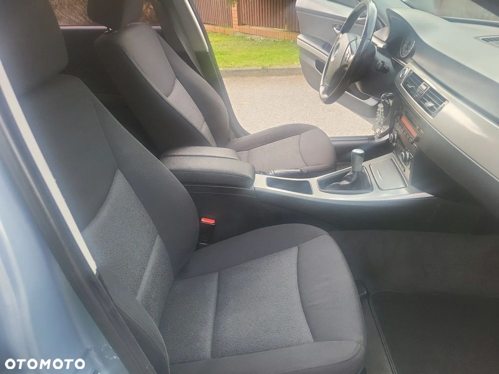 BMW Seria 3 320i - 30
