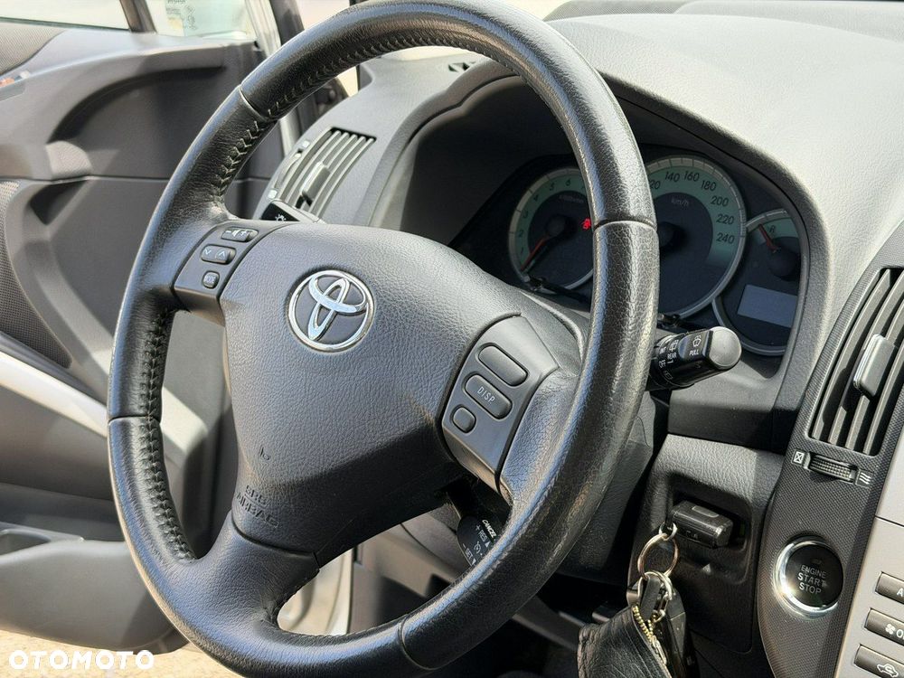 Toyota Corolla Verso - 25