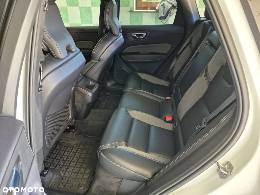 Volvo XC 60 B4 B R-Design - 11