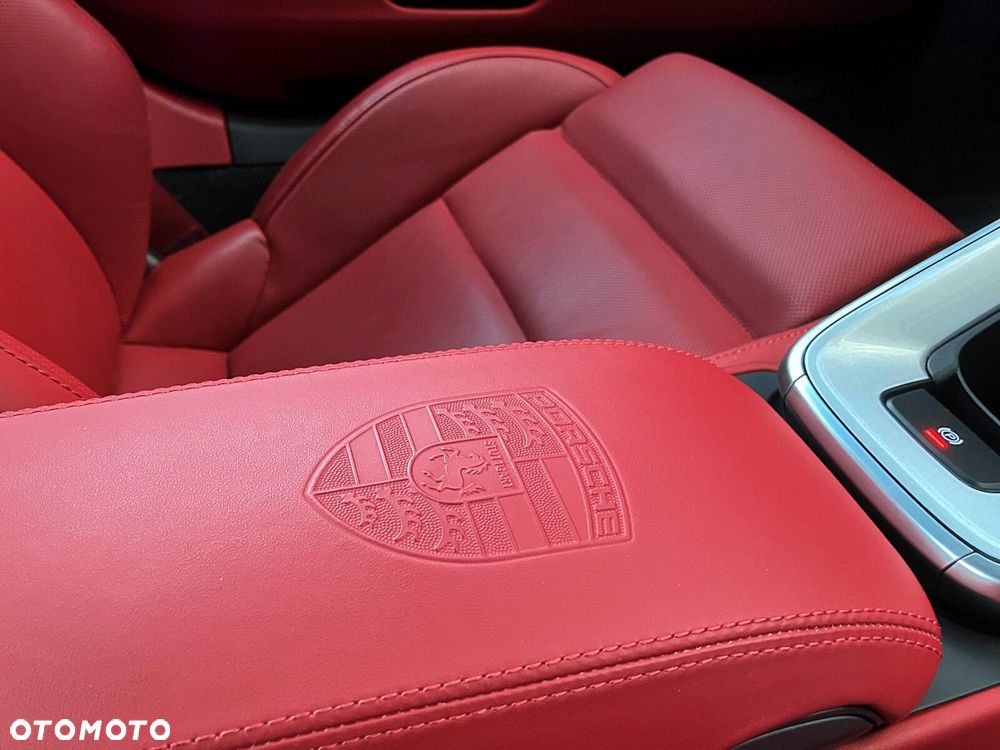 Porsche 911 Carrera - 39