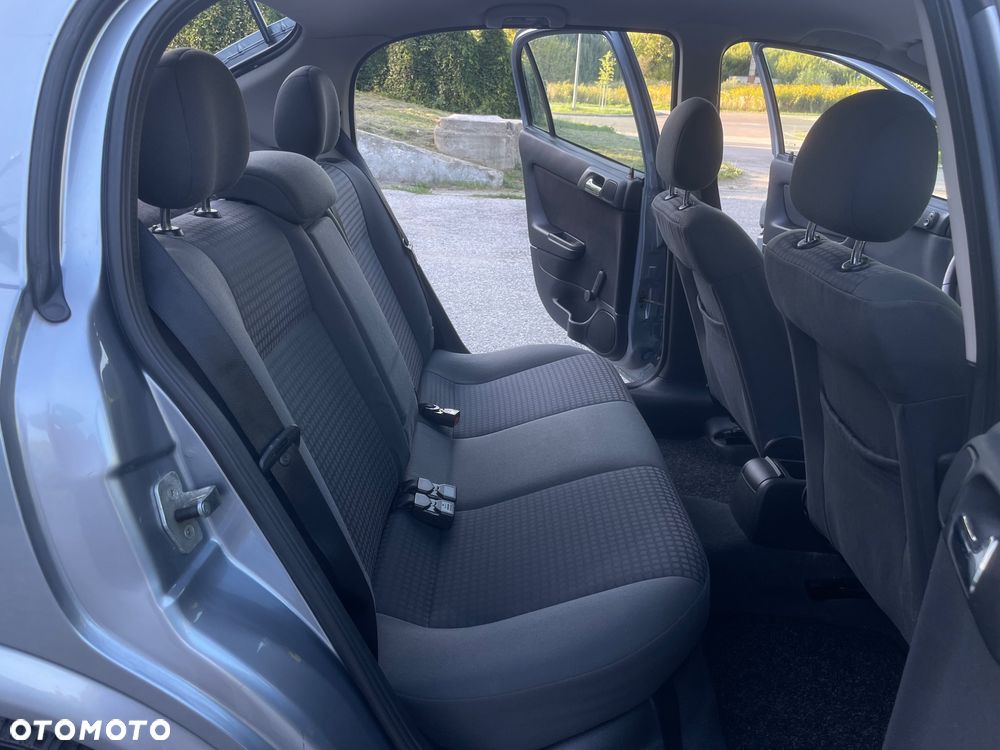 Opel Astra 1.6 NJoy - 11