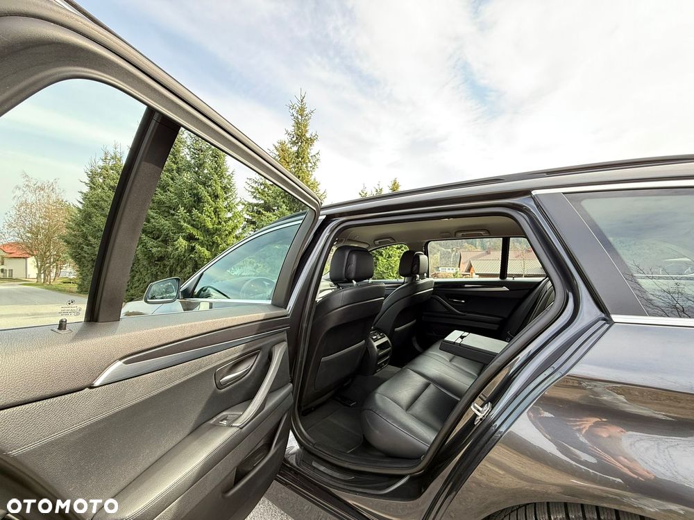 BMW Seria 5 520d Modern Line - 19