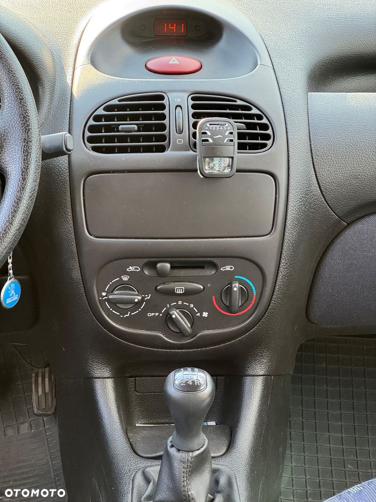 Peugeot 206 1.1 XR - 10