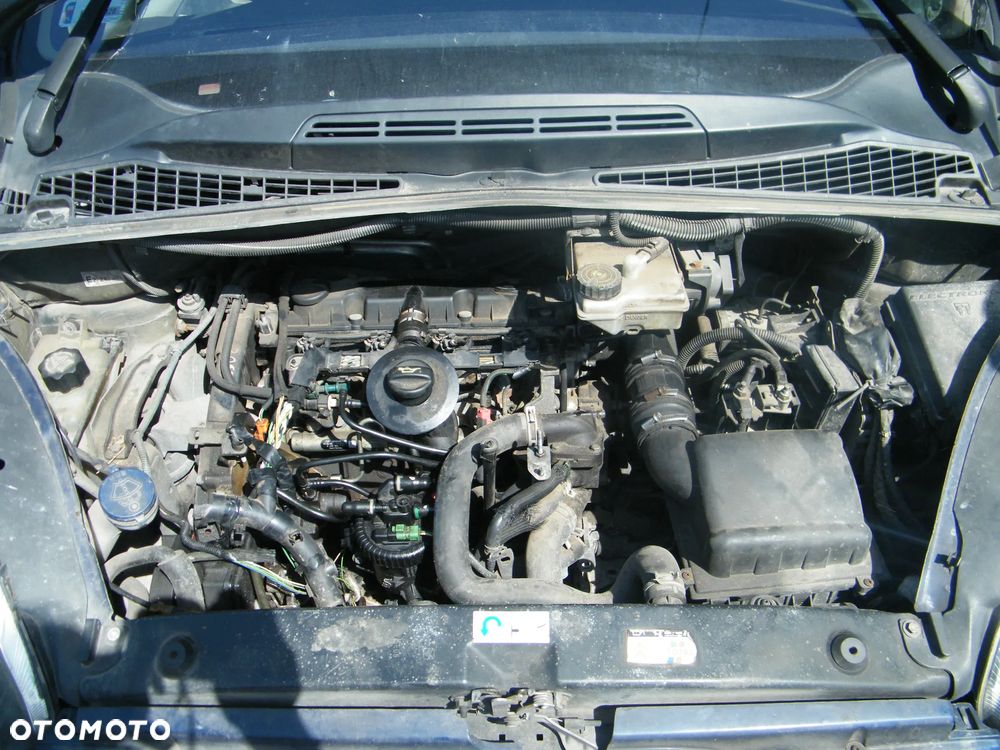 Citroen Xsara Picasso (98-04r.) 2.0 HDI 89KM. Silnik RHY Skrzynia 20DL65 lakier KPK - MAURITIUS BLUE . Cały na części. GWARANCJA !!!  Przód Tył Zestaw Komplet Drzwi Klapa Zderzak Błotnik Maska Grill Atrapa Szyba Pas Lampa Lusterko Boczki Fotel Kanapa Kokpit Deska Rozdzielcza Przełącznik Włącznik Sterownik Przewody Wiązka Instalacja Moduł Komputer Czujnik Listwa Pompa Alternator Wtryski Głowica Rozrusznik Kompresor Sprzęgło Dwumas Silnik Skrzynia ABS Klimatyzacji Paliwa Wspomagania Kolektor Turbina Przepustnica Zawór Chłodnica Koło Hak Belka Sanki Zawieszenie Mcpherson Półoś Amortyzator Wydech Tłumik Zacisk Most - 11