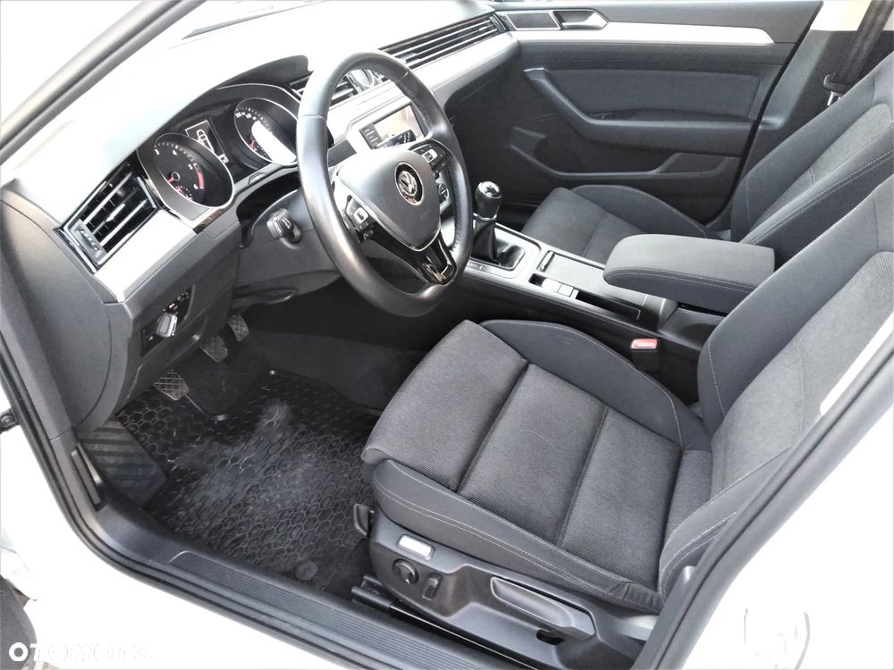 Volkswagen Passat Variant 2.0 TDI (BlueMotion Technology) Comfortline - 8
